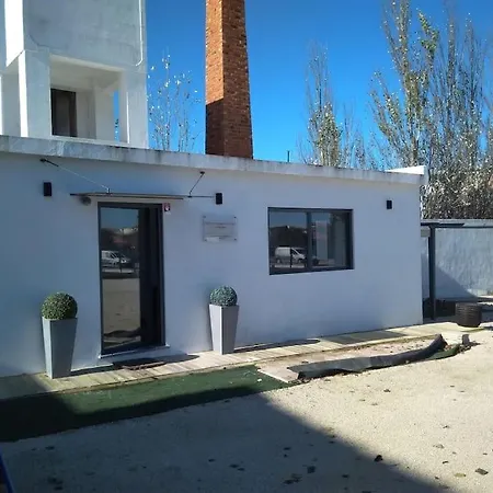 Privacidade Na Sua Estadia No Centro Do Montijo. *